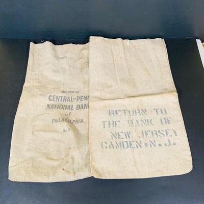LOT 390: Assortment of Vintage Money Bags
