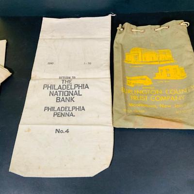 LOT 390: Assortment of Vintage Money Bags