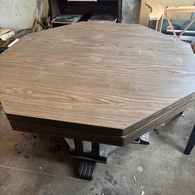 LOT 435: Game Table: 3 in 1 Bumper Pool, Poker & Card