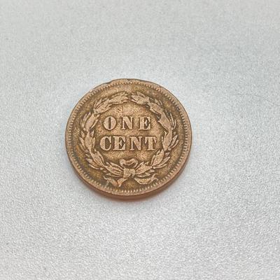 LOT 466: Vintage Indian Penny Collection
