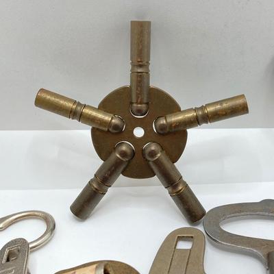 LOT 523: Collection of Vintage Clock Keys - Ansonia, Schatz and Much More
