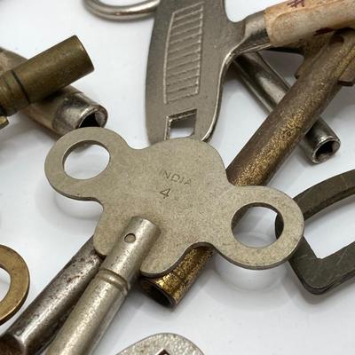 LOT 523: Collection of Vintage Clock Keys - Ansonia, Schatz and Much More