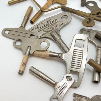 LOT 524: Clock Key Collection - Karl Lauffer, Universal and More