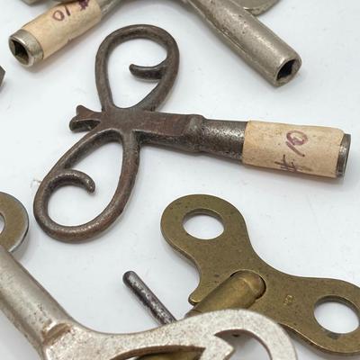 LOT 524: Clock Key Collection - Karl Lauffer, Universal and More