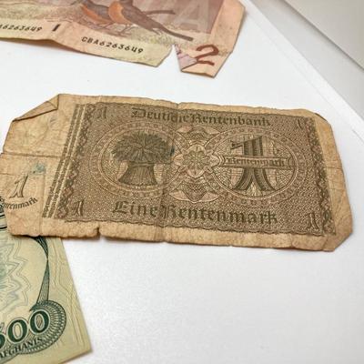 LOT 538: Large Collection of International Paper Currency