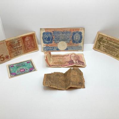 LOT 538: Large Collection of International Paper Currency