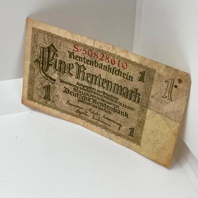 LOT 538: Large Collection of International Paper Currency