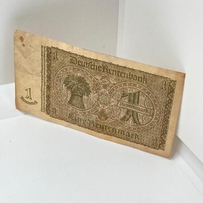 LOT 538: Large Collection of International Paper Currency