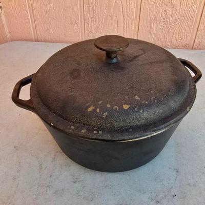Vintage Lodge 8DOL Cast Iron Dutch Oven with Lid