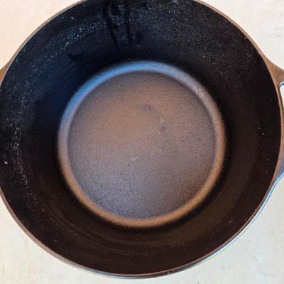 Vintage Lodge 8DOL Cast Iron Dutch Oven with Lid