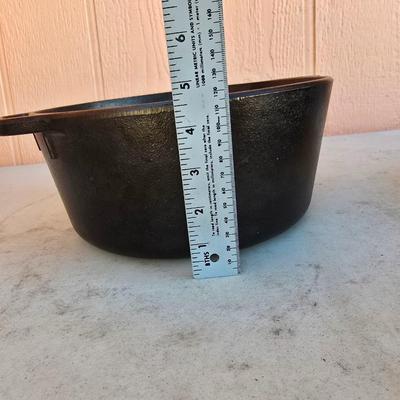 Vintage Lodge 8DOL Cast Iron Dutch Oven with Lid