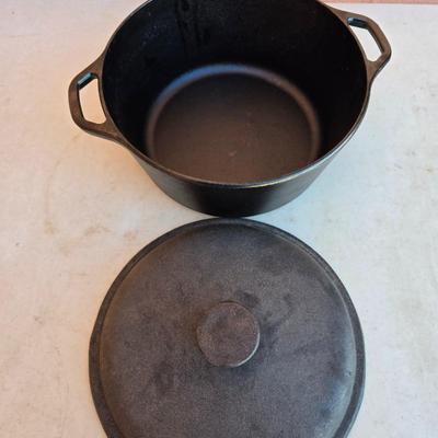 Vintage Lodge 8DOL Cast Iron Dutch Oven with Lid