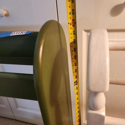 2 Quilt Blanket Racks Stand