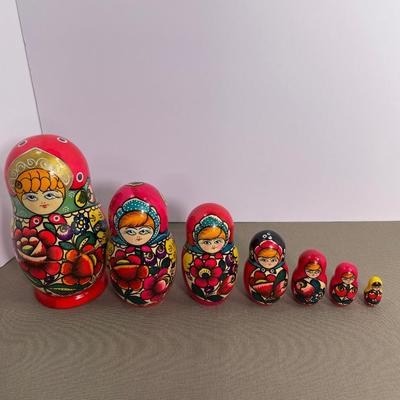 Vintage Russian 7 piece Nesting Dolls