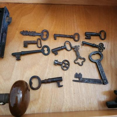 Collectible Lot Antique Door Hardware, Skeleton Keys Wood Writing Storage Box
