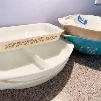 Vintage Pyrex Lot