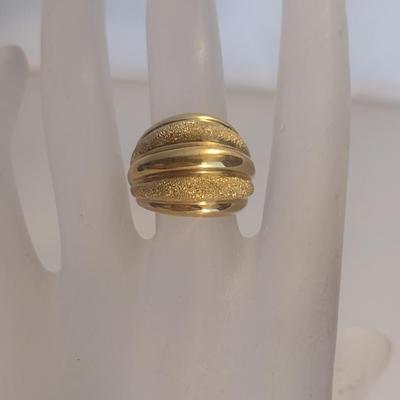 18 Karat Yellow Gold Ridged Dome Ring- Size 6 1/4- Approx Weight 9.8 Grams (#28)