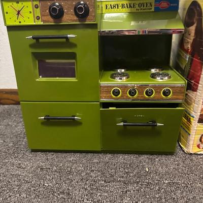 Vintage Easy-Bake Oven