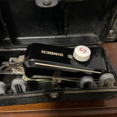Antique Singer sewing machine with box of accessories