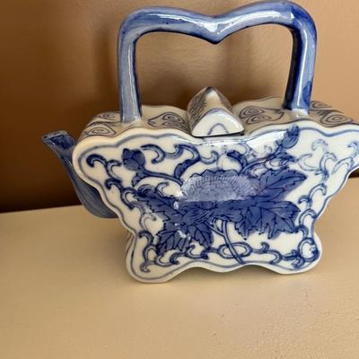 Chinese Flower Porcelai Teapot