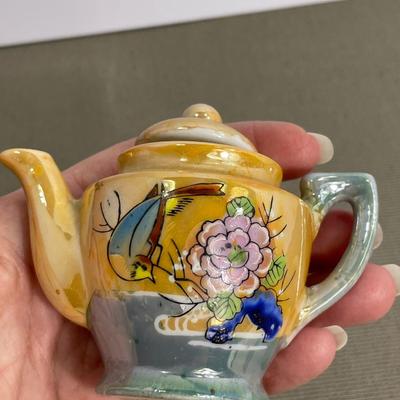 Small Vintage Teapot, ND Centennial Thimble