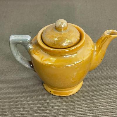 Small Vintage Teapot, ND Centennial Thimble