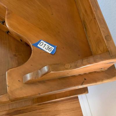 Maple Corner Shelf
