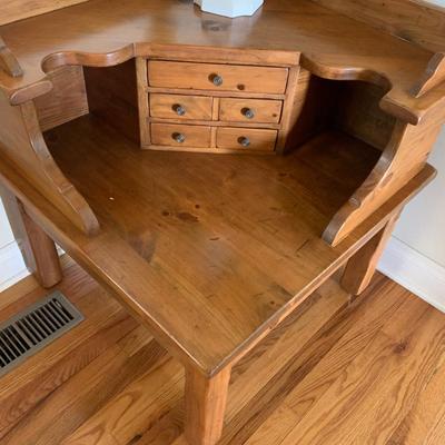 Maple Corner Shelf