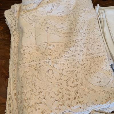 Huge lot - Vintage White Table Cloths Napkins +++