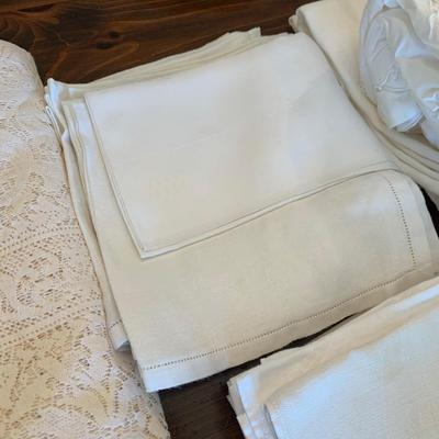 Huge lot - Vintage White Table Cloths Napkins +++
