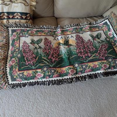 Lion Blanket & Tapestry Hummingbird
