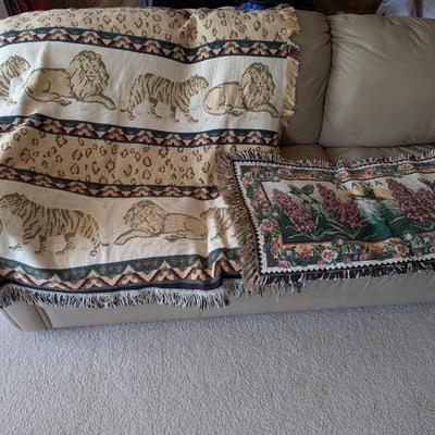 Lion Blanket & Tapestry Hummingbird
