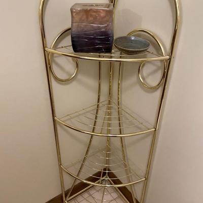 Brass bathroom decor