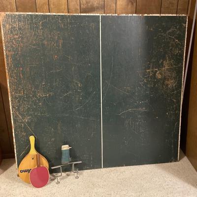 Well used ping pong table