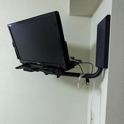 19” tv with Roku and wall mount