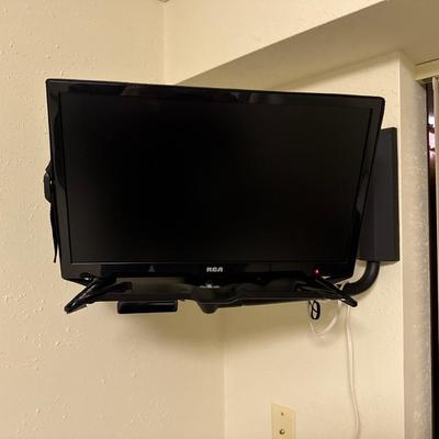 19” tv with Roku and wall mount