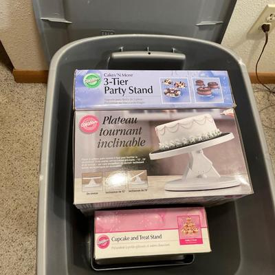 Tote of cake stands in boxes