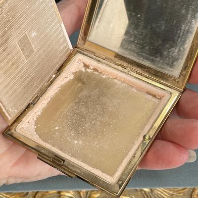 Vintage Metal Powder Compact Elgin American