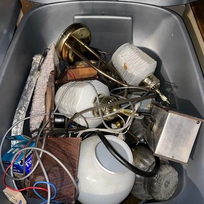 Tote of lamp parts
