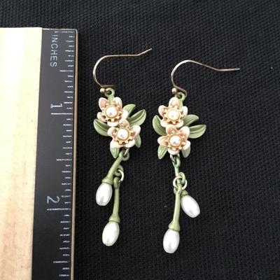 Super cute vintage enameled, baby, pink, and green dangle earrings