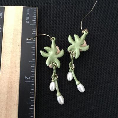 Super cute vintage enameled, baby, pink, and green dangle earrings