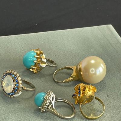 5 Vintage Chunky Rings including Marvella