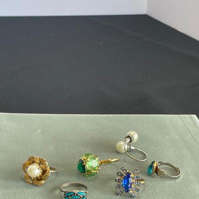 6 Vintage Costume Rings
