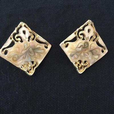 Vintage enameled swirled clip on earrings