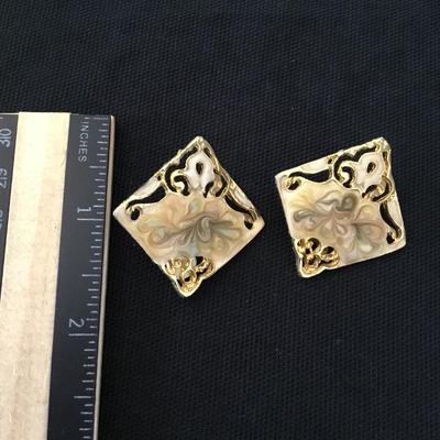 Vintage enameled swirled clip on earrings