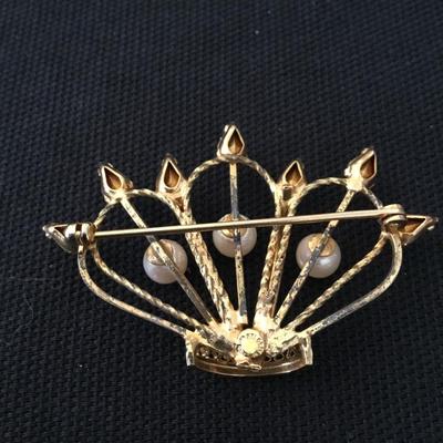 Vintage art, deco, gold toned, faux, pearl 12 karat gold plated brooch