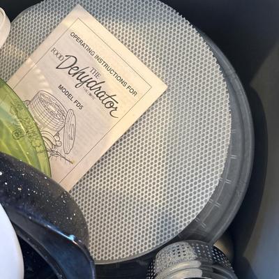 Kitchen items in a tote