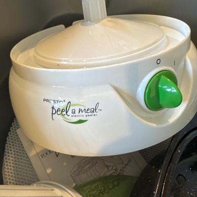Kitchen items in a tote
