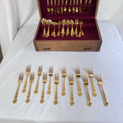 Naken Tarnish Proof Silverware Chest w/ Nasco Elizabethan II Gold Flatware (K-DZ)