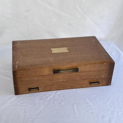 Naken Tarnish Proof Silverware Chest w/ Nasco Elizabethan II Gold Flatware (K-DZ)